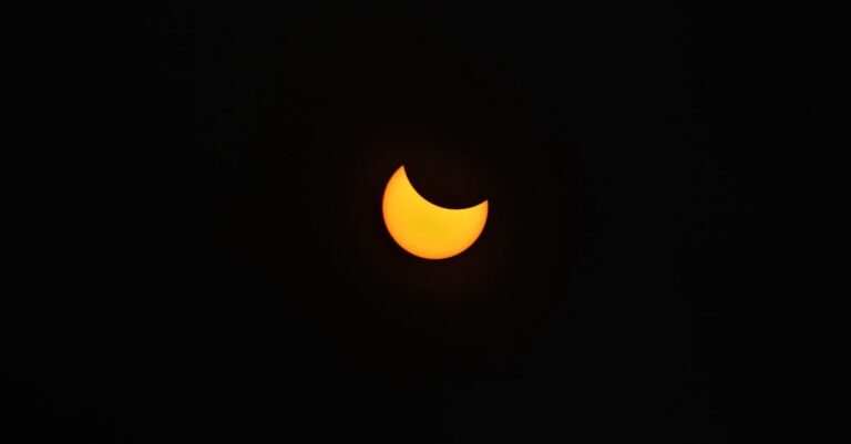 solar-eclipse-tourism-Spain
