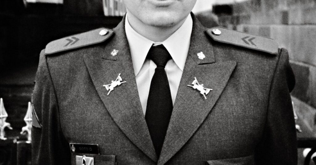 Alexandre-Benalla-police-helmet