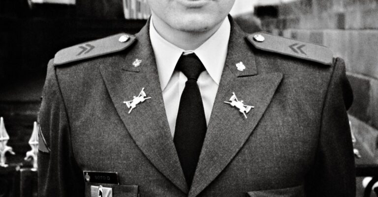Alexandre-Benalla-police-helmet