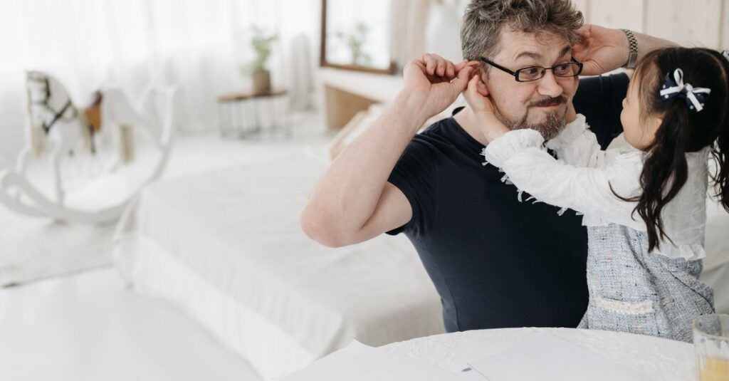 Illustration de Inceste: le débat choc qui met les pères en danger Father-child-dispute