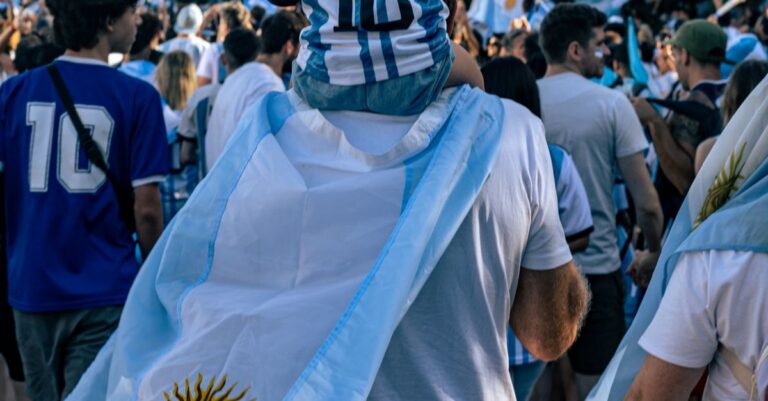 Illustration de Scandale Messi : fausse mort, licenciements, le fiasco argentin Messi-father-death-journalist