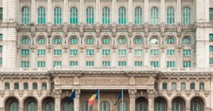 Illustration de Chaos politique en Roumanie : un nouveau Premier ministre face à l'échec Romanian-parliament-political-crisis