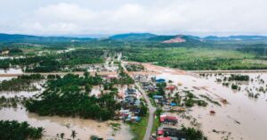 flood-disaster-politician