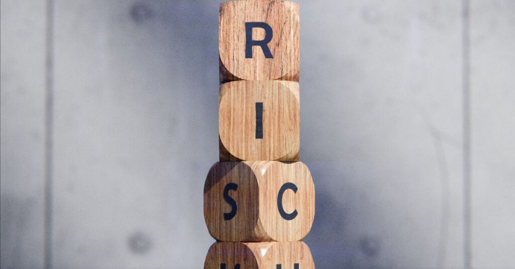 Illustration de Mistral AI au Dernier Rang : Un Échec Cuit ou Une Injustice Absurde ? AI-risk-assessment