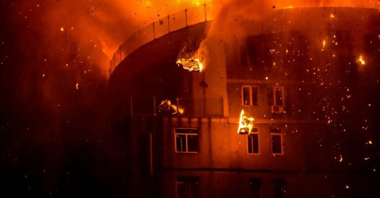 Illustration de Chaos au Cap Ferret: un pompier blessé, l'explosion filmée en direct Cap-Ferret-fire-explosion