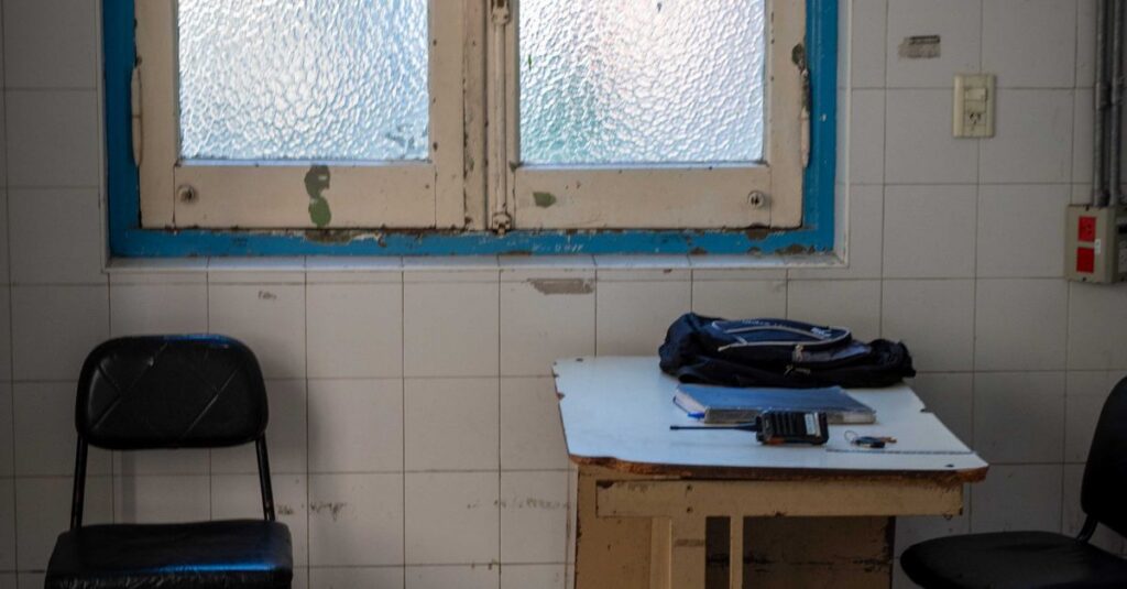 Illustration de Déserts médicaux : l'impuissance criante des maires français French-empty-medical-office