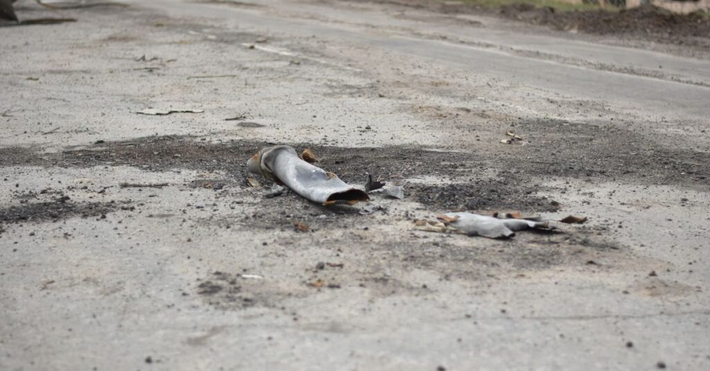 Illustration de L'Ukraine s'effondre sous les missiles russes, l'Occident impuissant Ukrainian-city-missile-attack
