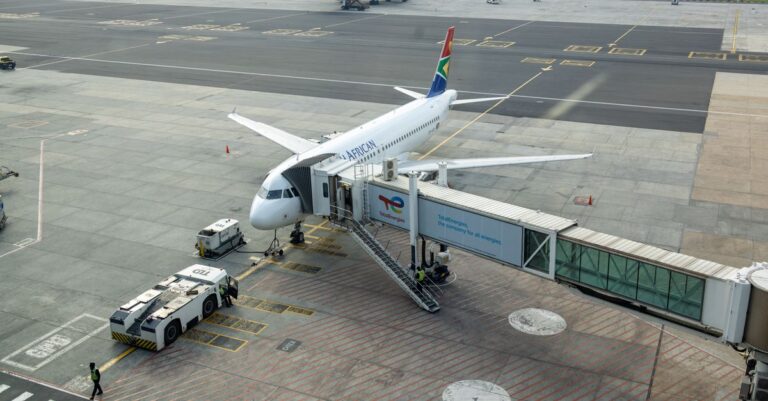 politicians-airport-tension