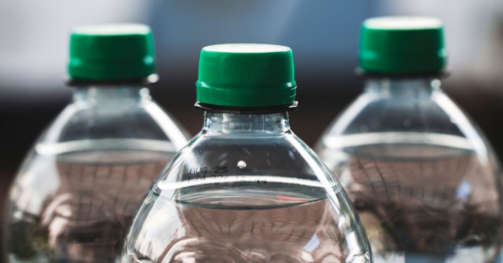 Illustration de La France face à l'échec de sa politique de l'eau water-bottle-scandal-Europe