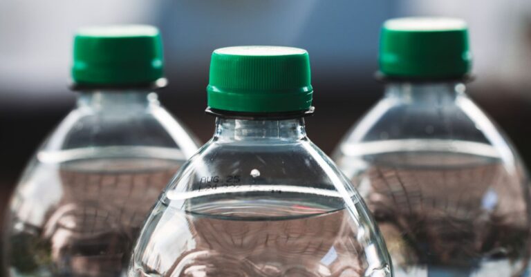 Illustration de La France face à l'échec de sa politique de l'eau water-bottle-scandal-Europe