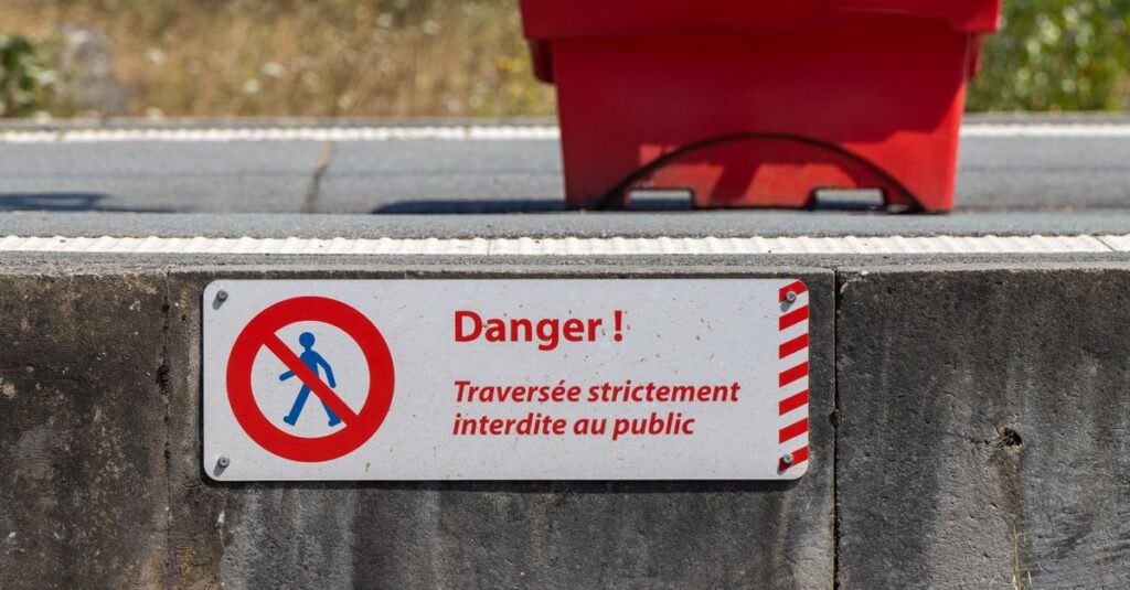 Illustration de Canicule : la France suffoque, 13 départements en alerte rouge France-heatwave-danger