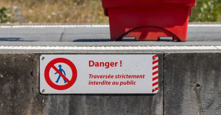 Illustration de Canicule : la France suffoque, 13 départements en alerte rouge France-heatwave-danger