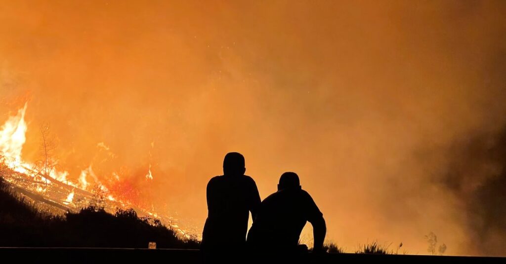 Illustration de La France face à une série noire : Incendies, drames et polémiques à répétition France-wildfires-chaos
