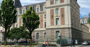 Illustration de Conseil Constitutionnel : un pouvoir sans limite, la démocratie menacée ? French-constitutional-council-building