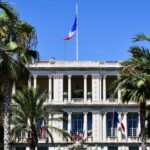 French-government-vacation-crisis