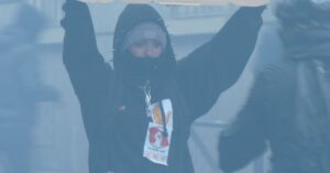 Illustration de Grèce : la chasse aux anarchistes s'intensifie après une "patrouille antisioniste" Greek-police-anarchists-protest