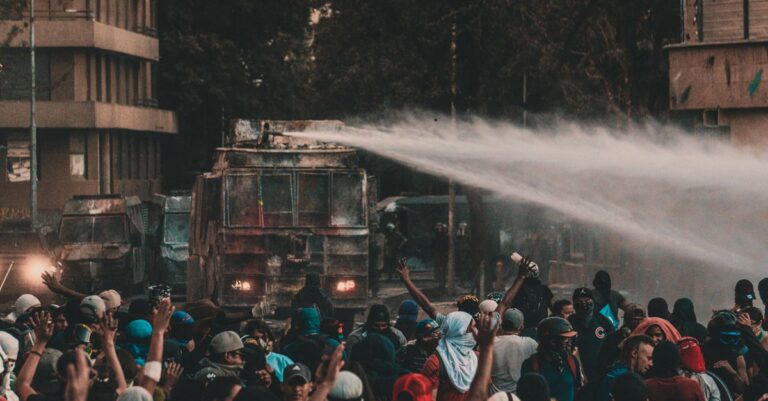 Illustration de Cachemire Pakistanais : Des Élections Truquées Baignent dans le Sang Kashmir-protest-violence