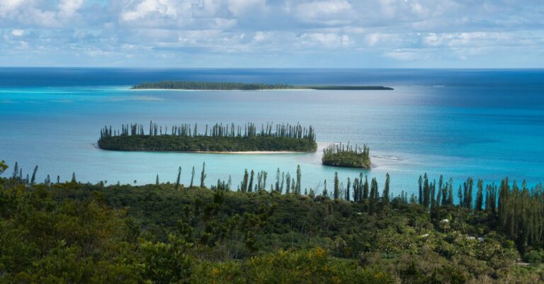 Illustration de Nouvelle-Calédonie : L'avenir sacrifié pour 2027 New-Caledonia-political-crisis