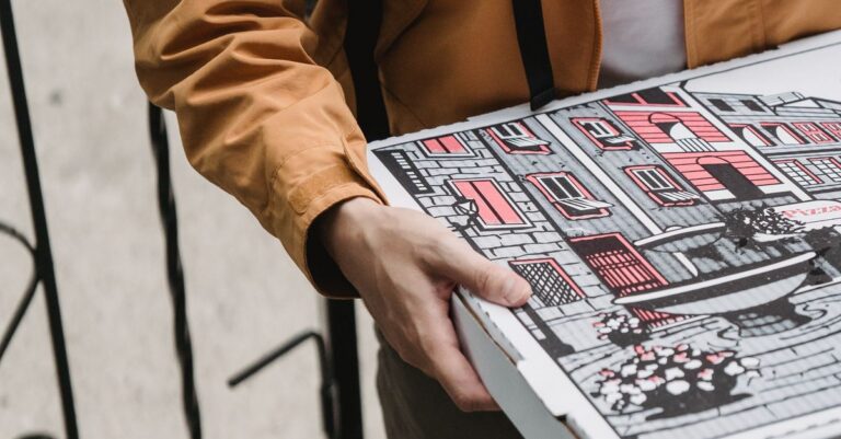 Illustration de Emballages : l'UE impose des règles, un chaos prévisible Pizza-box-plastic-packaging