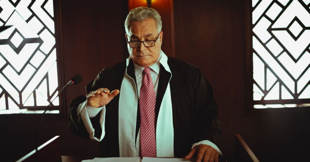 Illustration de Jean Imbert : la chute brutale d'une étoile de la cuisine sous les accusations de violences chef-Jean-Imbert-courtroom