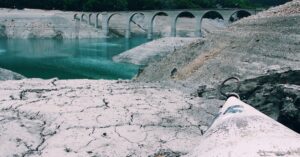 Illustration de Canicule : le répit est une illusion, l'été de tous les dangers continue drought-landscape-France
