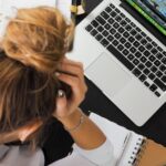 frustrated-person-computer-screen