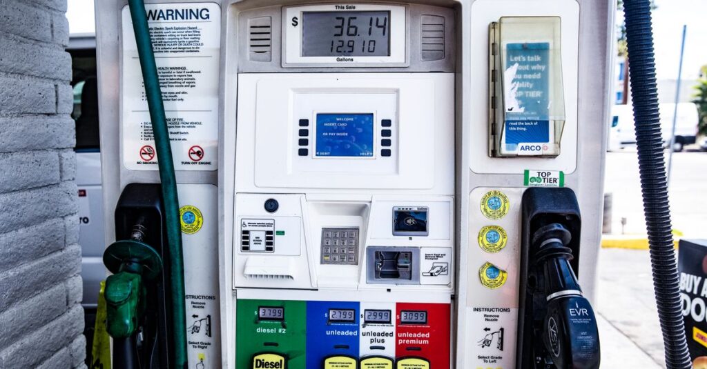 Illustration de Carburant : la réforme choc discrètement reportée post-2027 fuel-pump-price-6