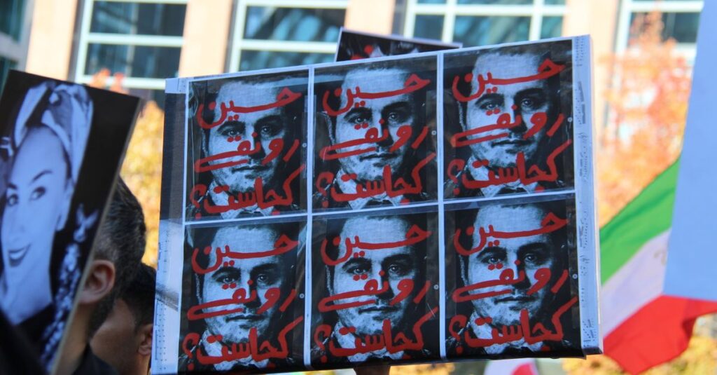 Illustration de L'Iran exécute un étranger : la répression s'intensifie iranian-execution-protestor