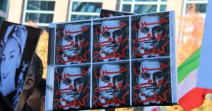 Illustration de L'Iran exécute un étranger : la répression s'intensifie iranian-execution-protestor