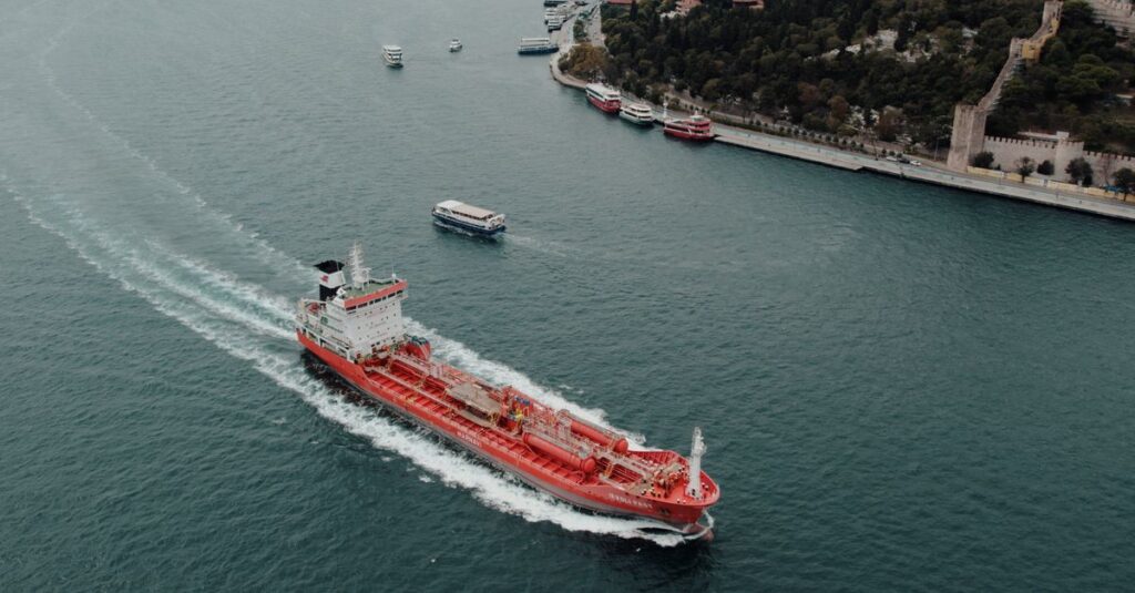 Illustration de Ormuz : L'opération secrète américaine, un aveu d'échec retentissant ? oil-tanker-strait-ormuz