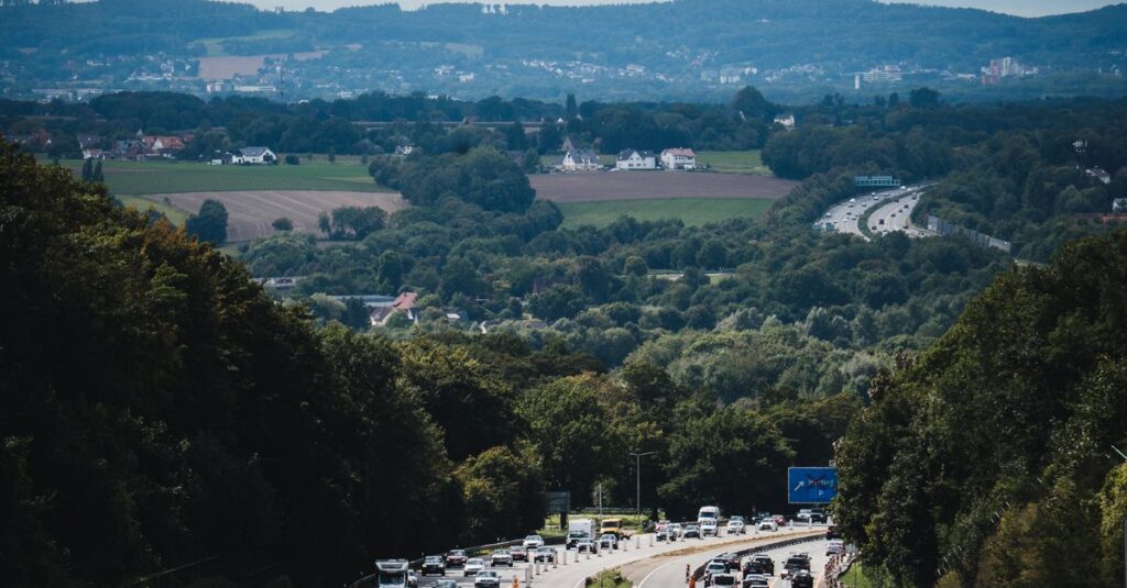 Illustration de Chaos routier imminent : la France à l'arrêt samedi 8 août traffic-jam-highway-France