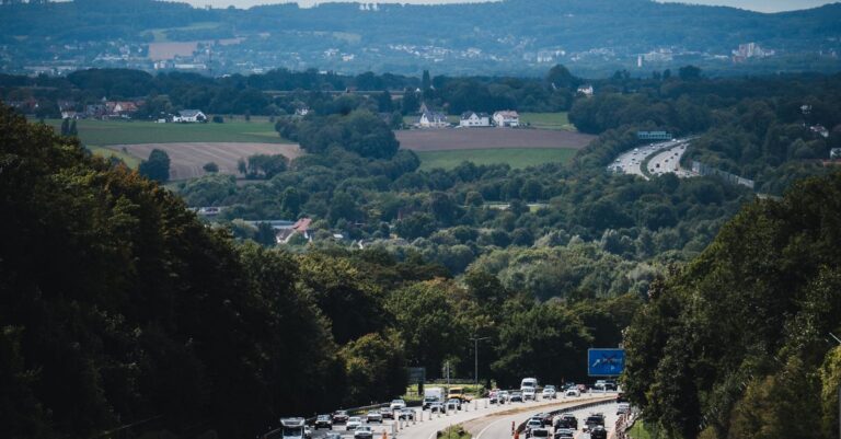 Illustration de Chaos routier imminent : la France à l'arrêt samedi 8 août traffic-jam-highway-France